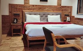 Hotel Cm Palace - Pure Vegetarian